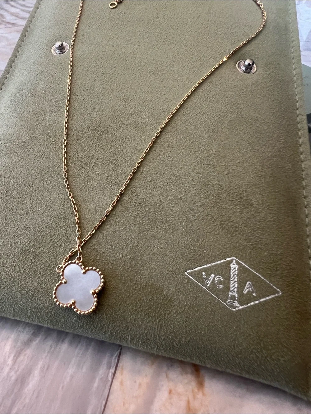 Van Cleef & Arpels Women's Mother of Pearl Alhambra Pendant Necklace Extended - Picture 5 of 9